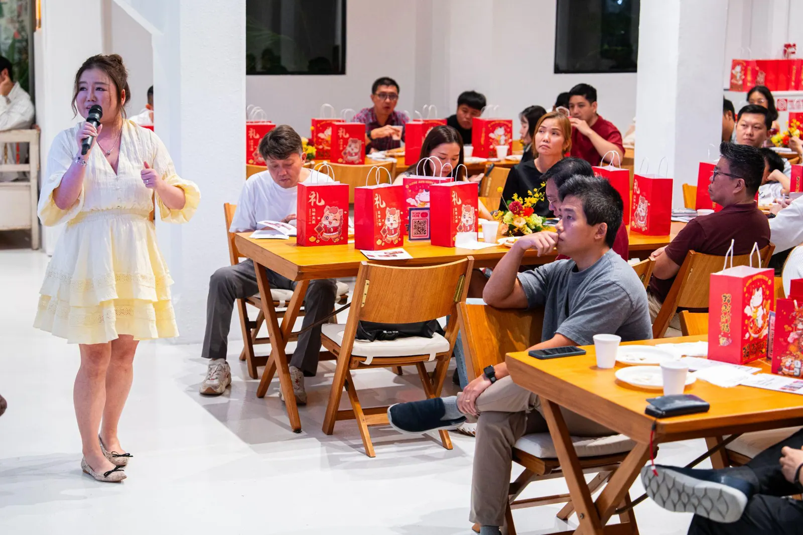 Guests at a Pink in Public sharing session